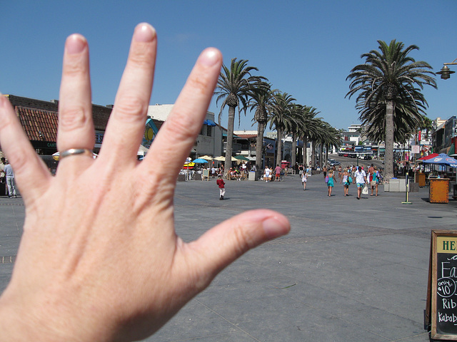 Hand at Hermosa Pier Plaza (7/28b)