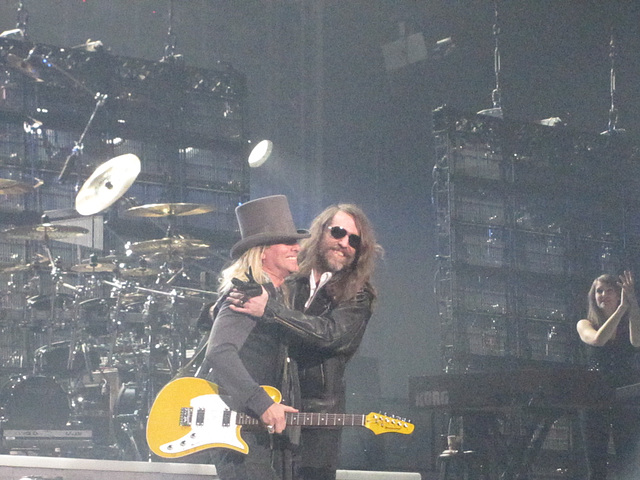 Robin Zander of Cheap Trick is welcomed by Paul O'Neill.. Robin kicked if off with "I Want You To Want Me" 2010 Dec 11 / TSO Winter Tour