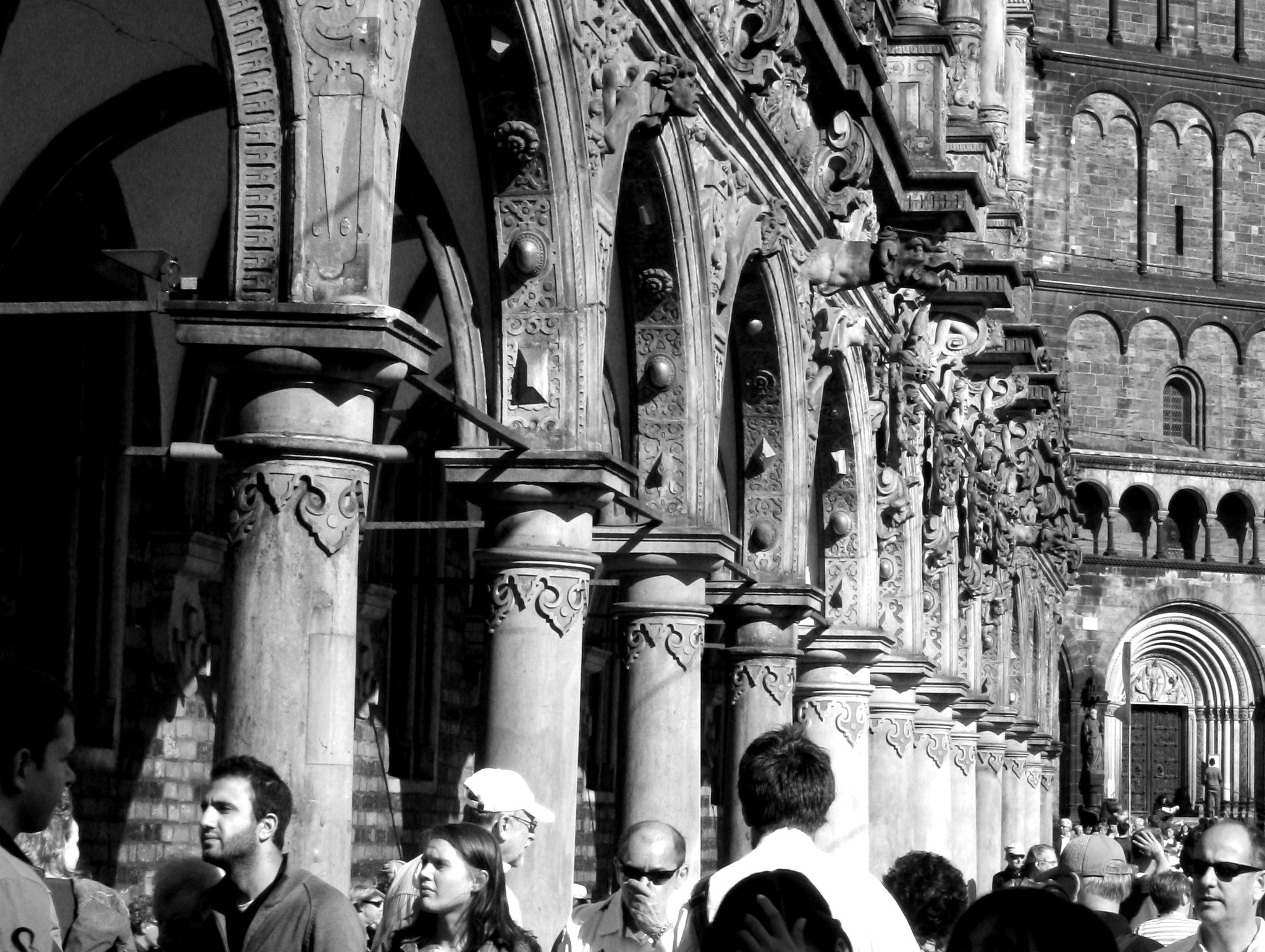 La Strada: Unter den Arkaden / Under the Arcades