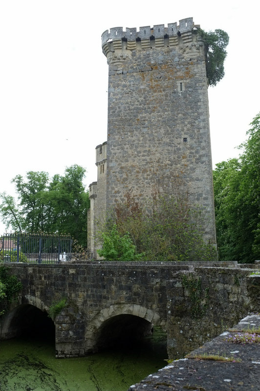 Donjon du château de St-Loup - Deux-Sèvres