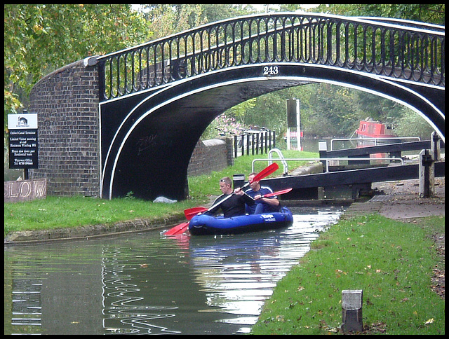 kyakers at Isis Bridge