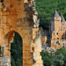 Le Château de Laussel vu du Château de Commarque - Dordogne