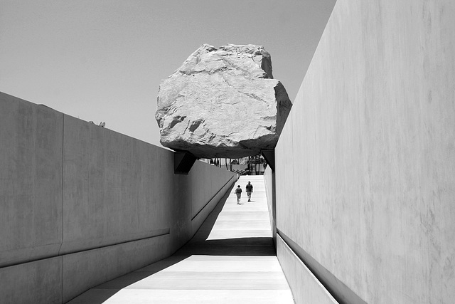 Levitated Mass by Michael Heizer (2181)