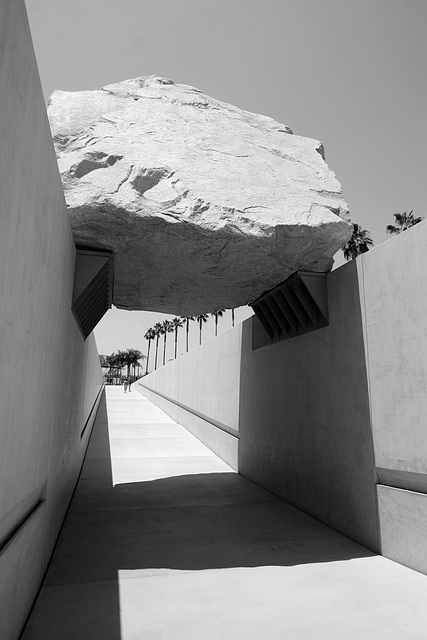 Levitated Mass by Michael Heizer (2182)
