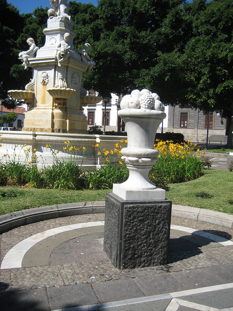 Teneriffa - Obstschale mit Brunnen...