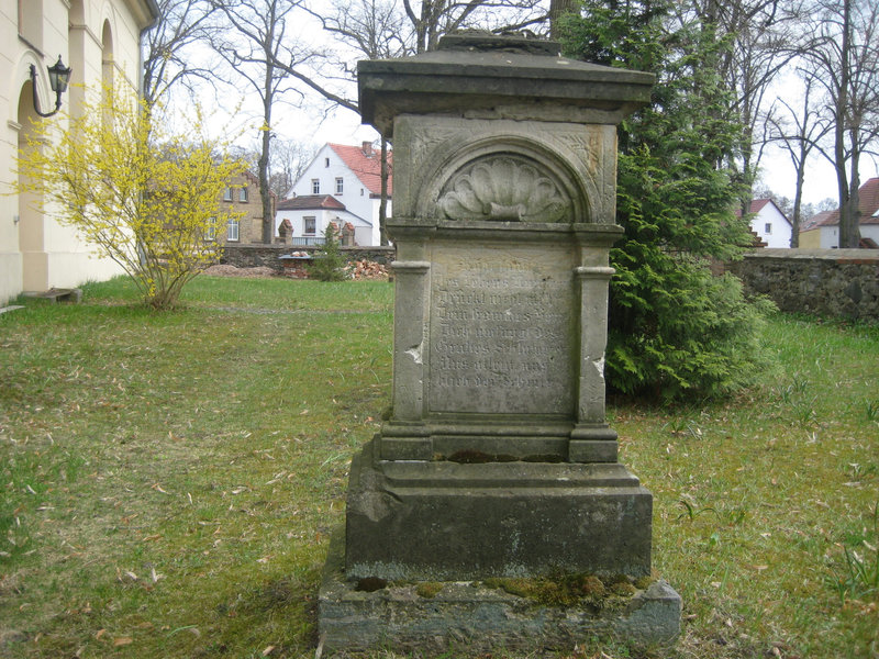 Wünsdorf- alter Grabstein