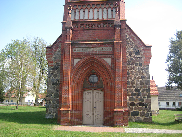 Eingang Dorfkirche in Ragow