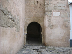 Granada - Tor in der alten Stadtmauer