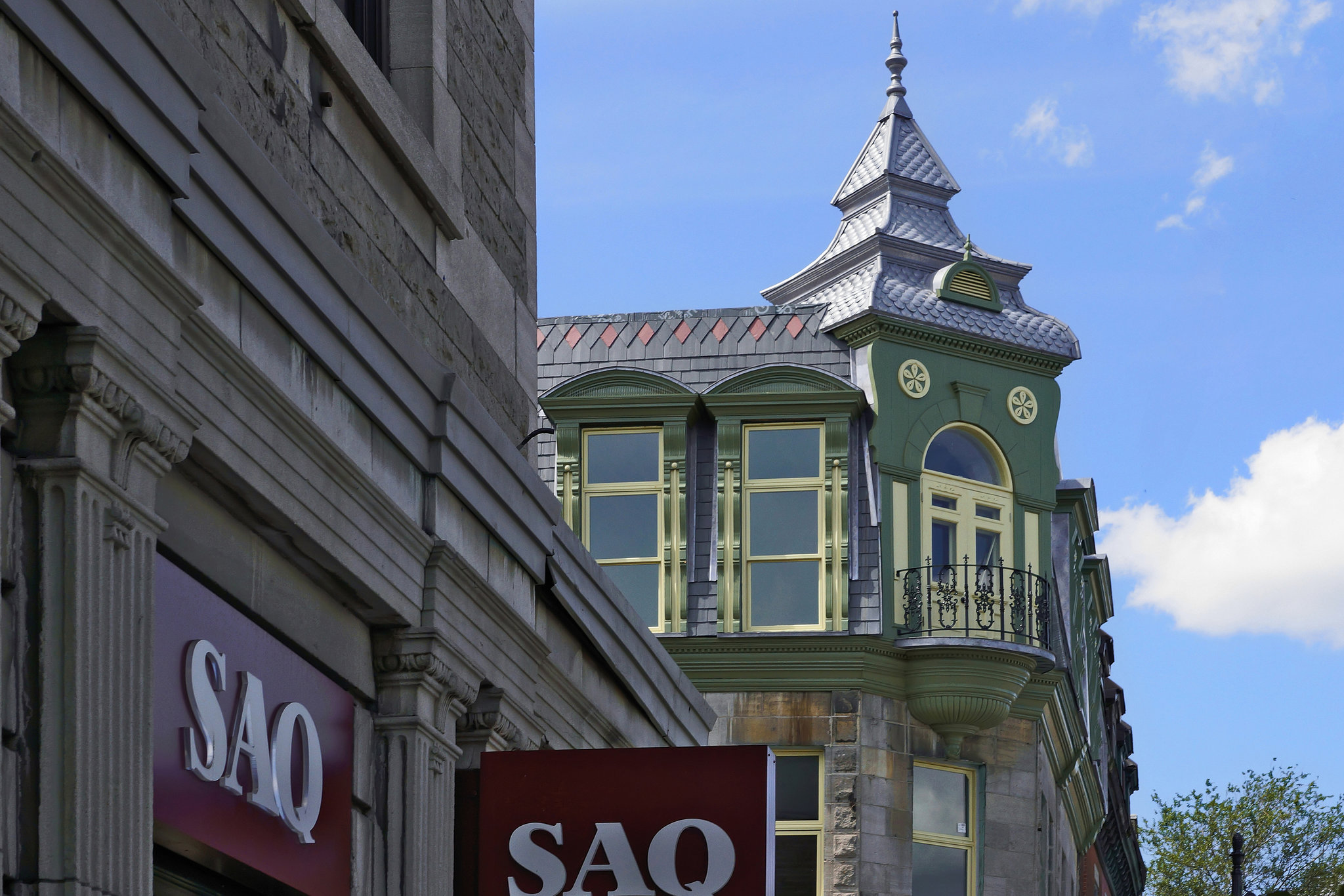 SAQ – Saint-Laurent near Pine, Montréal, Québec