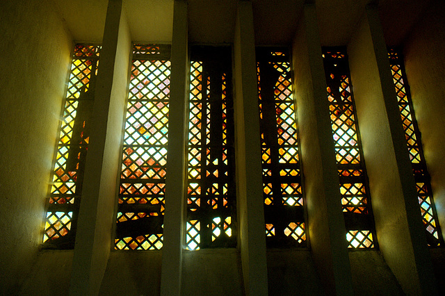 Dalle de verre de Gabriel Loire - Eglise de Couvains