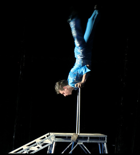 Handstand-performer