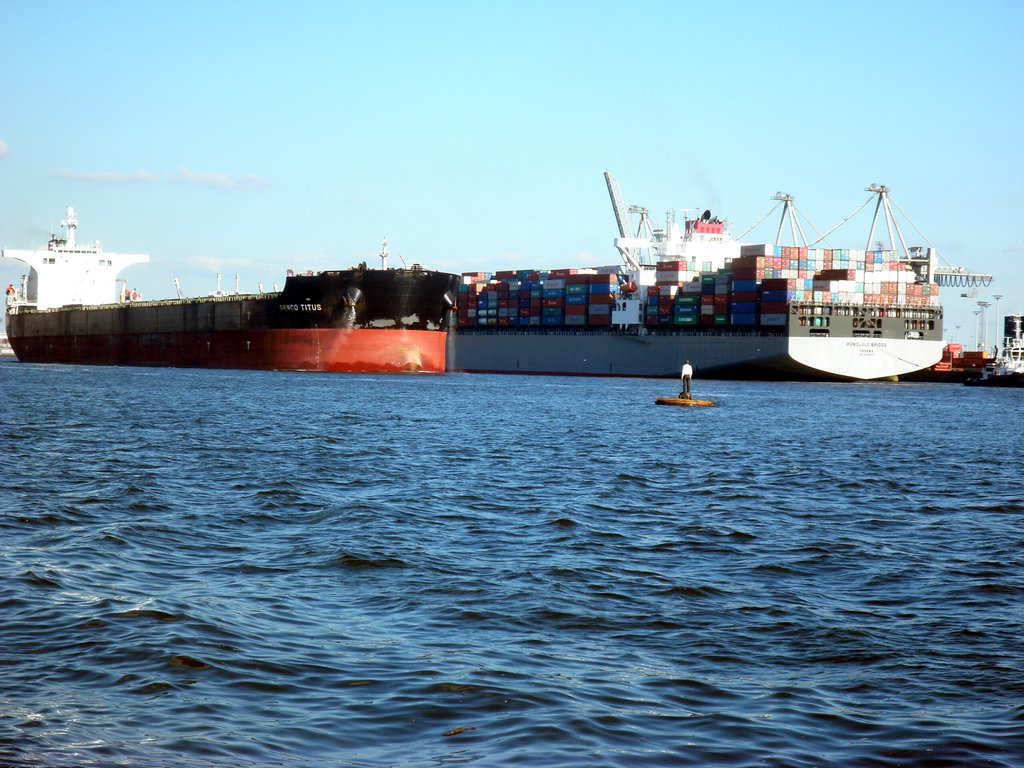 Es ist eng auf der Elbe - Gigantenbegegnung