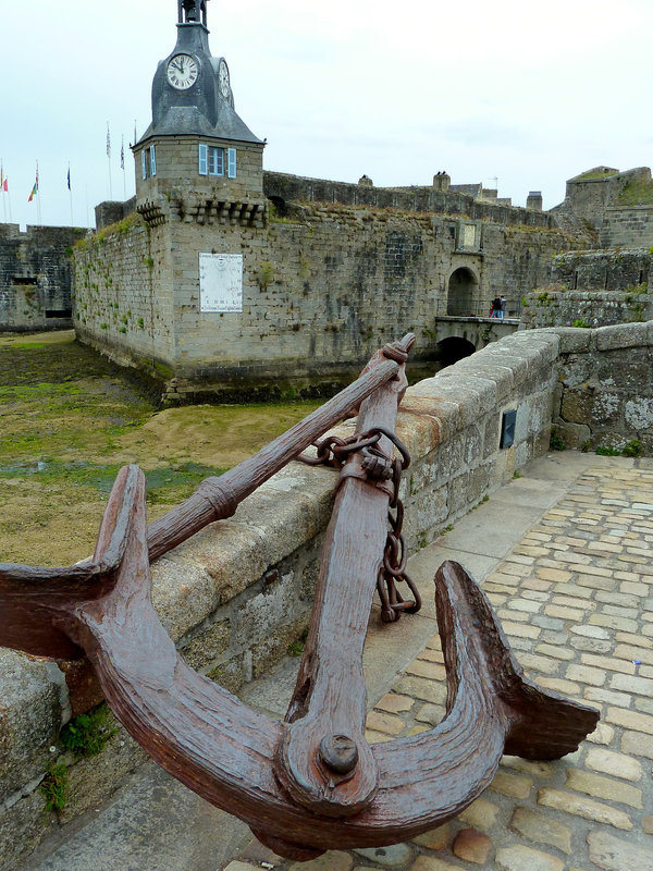 Concarneau 2014 – Anchor at the entrance of La Ville Close