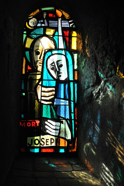 Vitrail de Max Ingrand - Basilique N.D. d'Avesnières à Laval - Mayenne