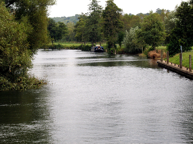 Along the Thames Path