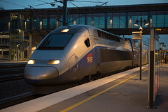 Auxons-Dessous: Gare Besançon Franche-Comté TGV: Départ du TGV 6388 pour Marseille St Charles.
