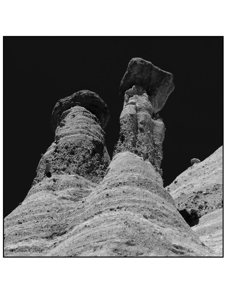 Kasha Ketuwe hoodoos in black and white