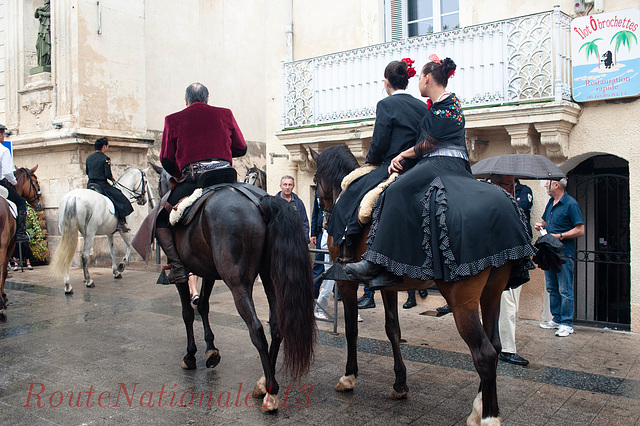 Cavaliers et amazones à la messe de Mauguio