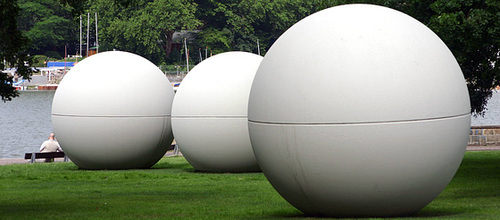 Ludilo de gigantoj (de Claes Oldenburg)