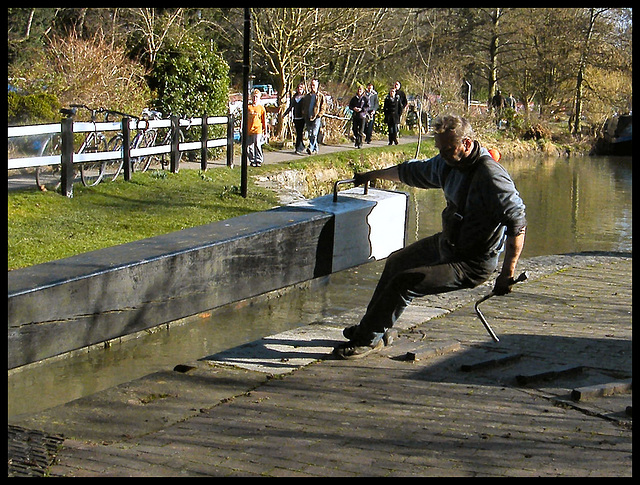 closing the lock gate