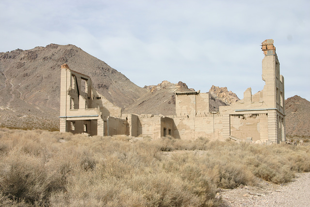 Rhyolite, old bank ruin