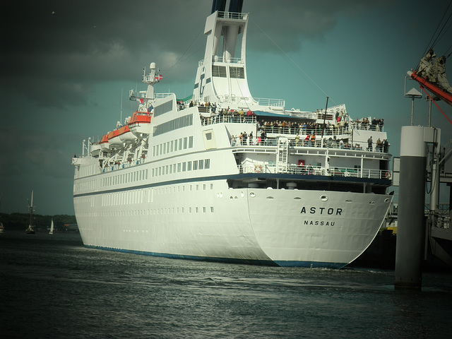 Kreuzfahrtschiff   ASTOR