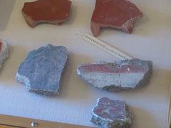 Traismauer : fragment de fresques et de sigillée.