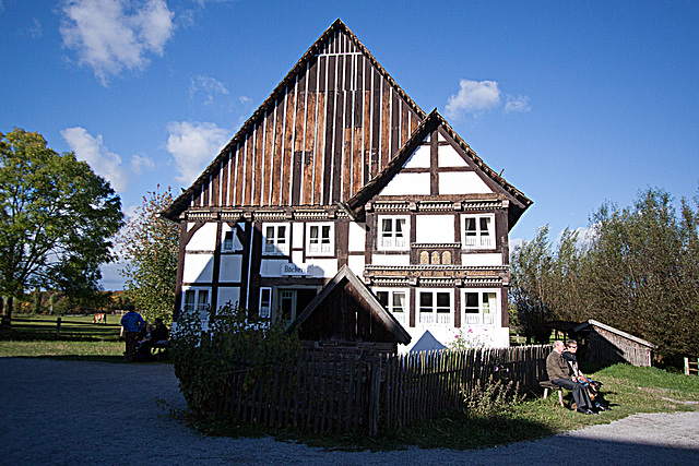 20121008 1581RWw Haus Arneke mit Brunnen, Bäckerei