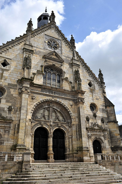 Façade de l'église de Saint-Calais - Sarthe