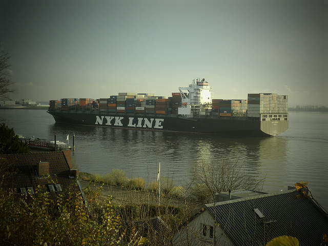 Containerschiff  NYK  ADONIS einlaufend Hamburg