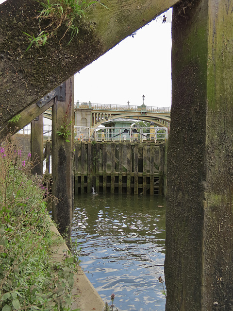 richmond weir and footbridge, london