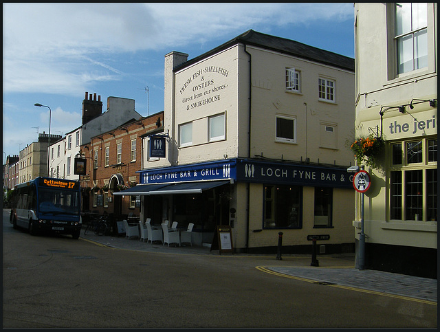 no.17 bus in Walton Street