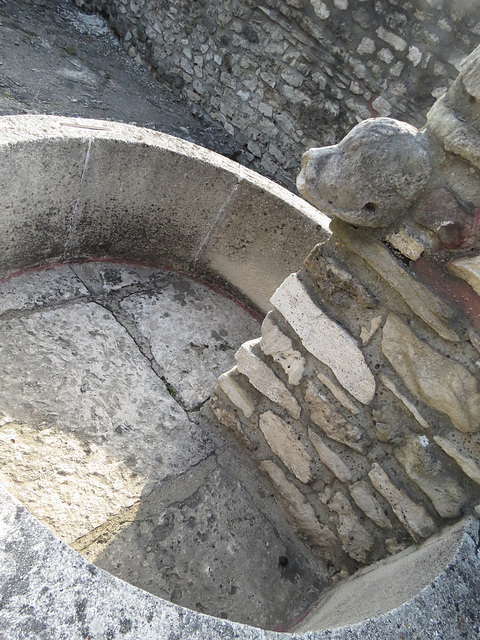 Aquincum, agglomération civile : fontaine ornementale.