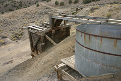 Cyanide vat and loading chute