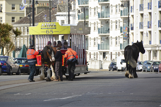 Isle of Man 2013 – John goes back to the stables, Ian is put before the tram