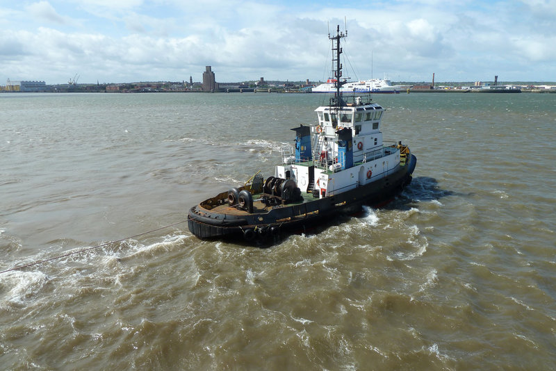 Liverpool 2013 – Tug Smit Waterloo getting ready