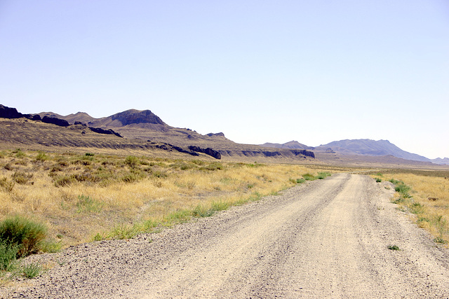 Road to Lovelock Cave