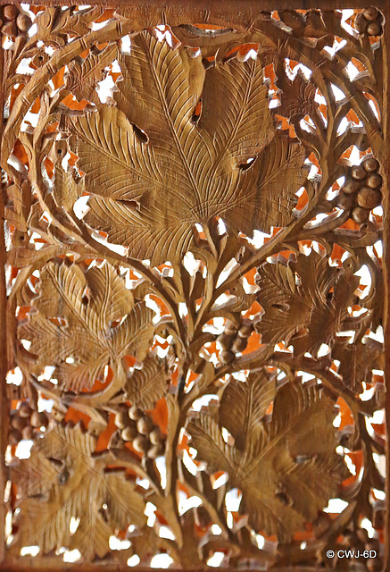 Mashrabiya detail in walnut wood