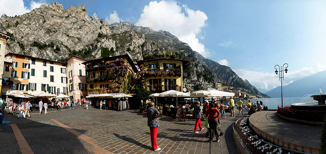 Limone. Piazza Garibaldi. ©UdoSm