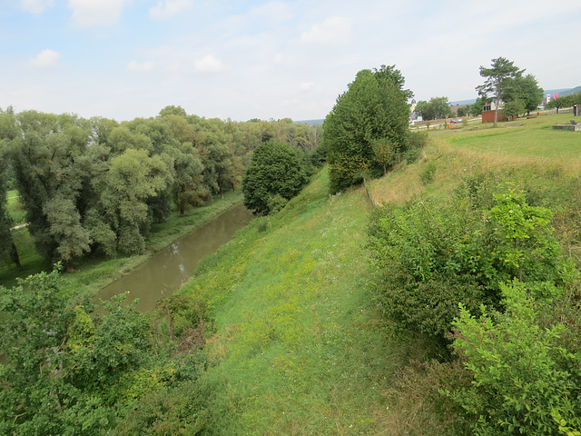 Eining : le côté ouest du site.