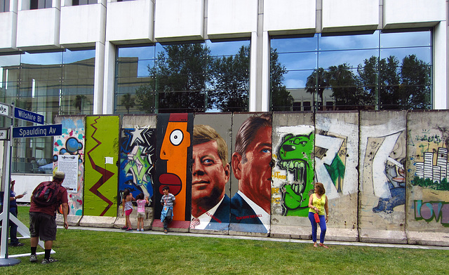 CicLAvia Wilshire - Berlin Wall (1647)