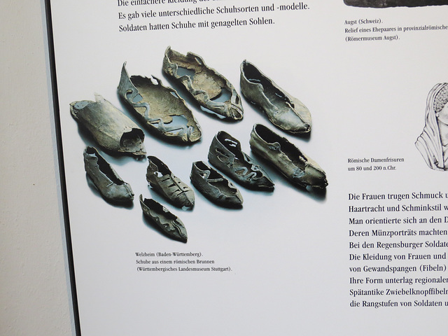 Musée de Ratisbonne : reproduction de chaussures trouvées dans le Baden-Wurtemberg.