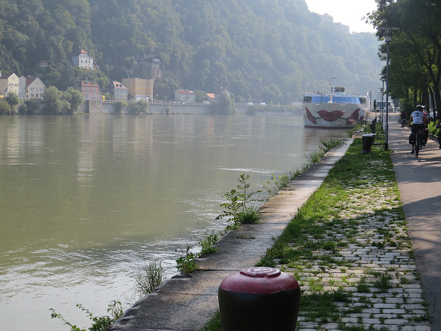 Passau, le Danube en rive droite.