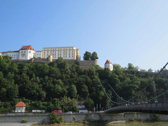 Passau : ancienne forteresse en rive gauche.