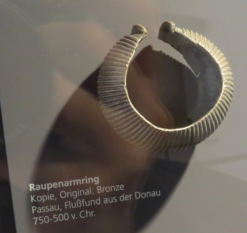 Collier d'épaule.