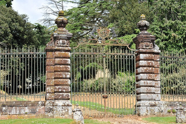 Portail du Château de Baillou