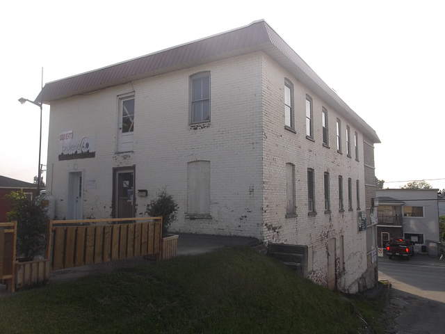 Brûlerie architecturale du Québec / Quebec roasting building.