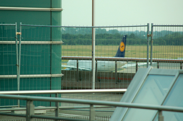 Das Flugzeug begibt sich zur Abflugbahn!