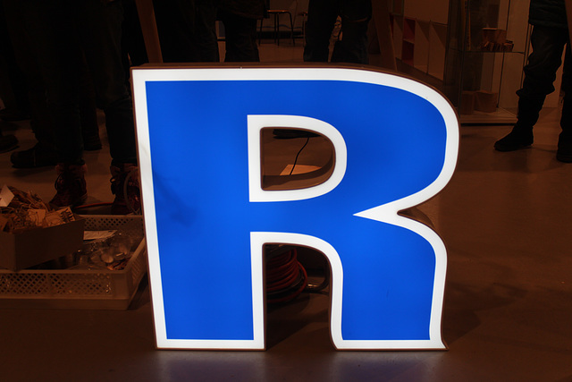 R