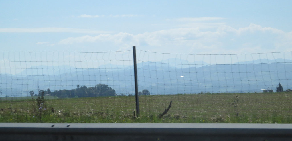 Vers Amstetten : les montagnes dominant la plaine du Danube.